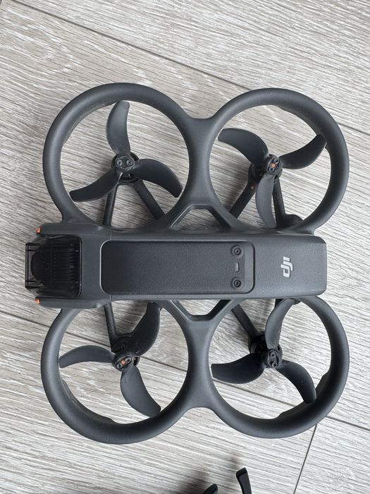Drona DJI Avata 2 3 baterii Geanta card 512gb
