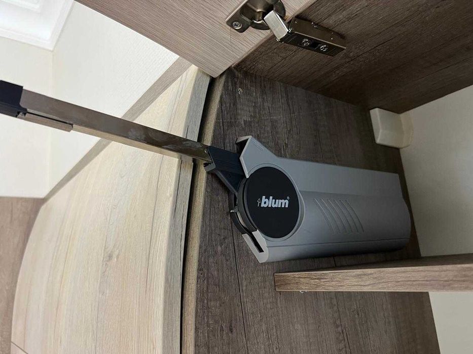 Б/у кухонный гарнитур (Egger, Hettich, Blum)