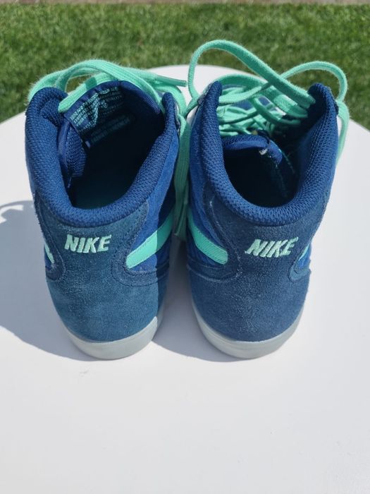 Vând sneakers Nike