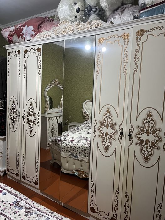 Спальный гарнитур полностью