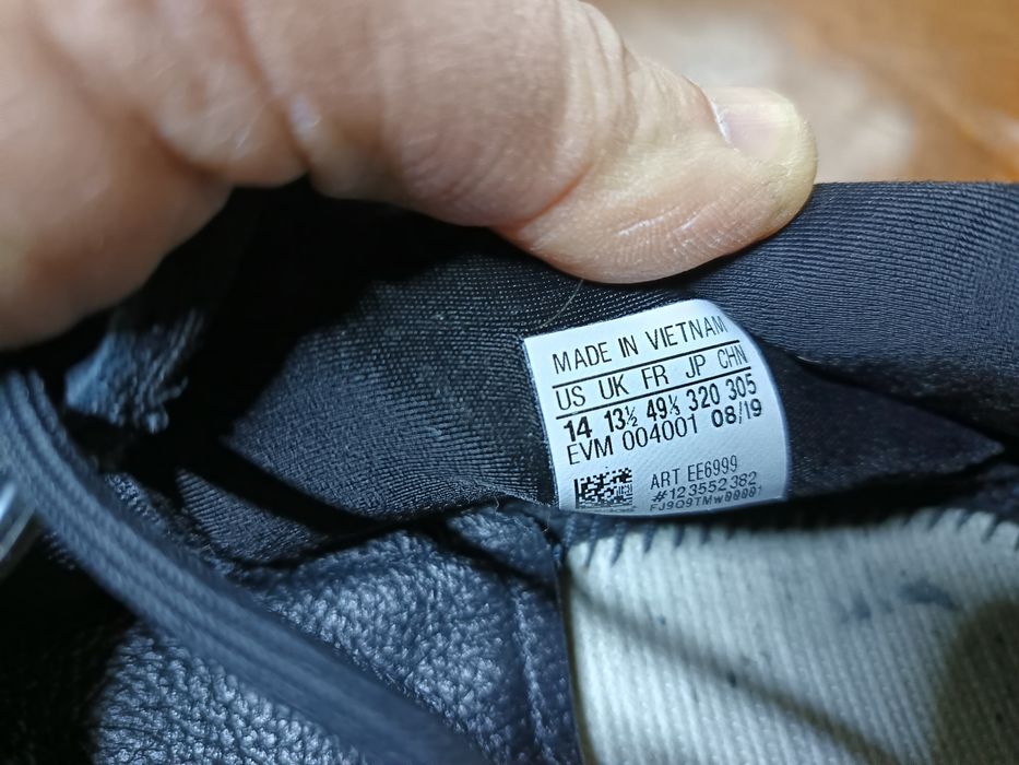 Обувки за големи крака