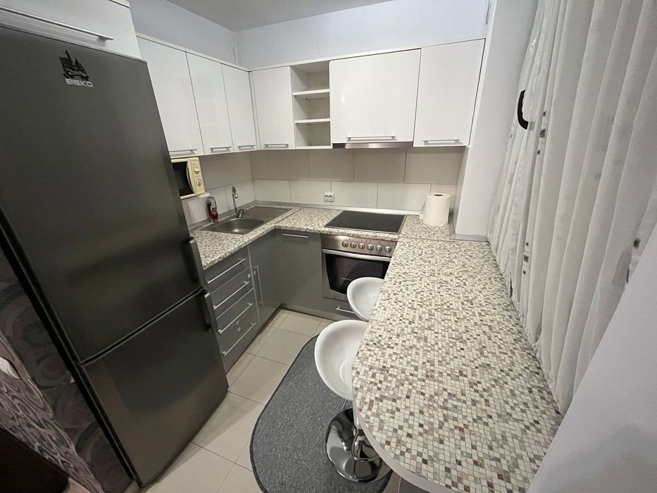 Închiriez apartament pe bulevardul Mihai Viteazul