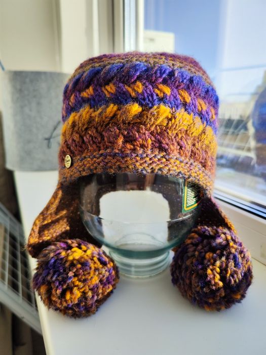 Зимняя шапка женская