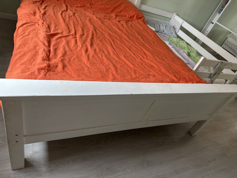 Прдается кровать двуспальная