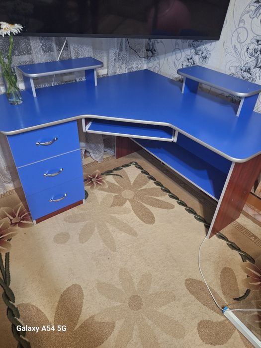 Продам угловой компьютерный стол