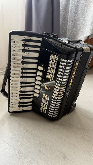 Acordeon Hohner Verdi I 80 bași 37 clape cu husa