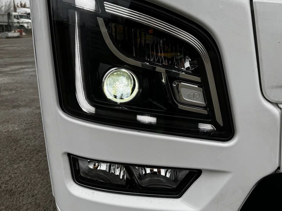 Акция нархида FAW JH6 4х2 янги тягачи