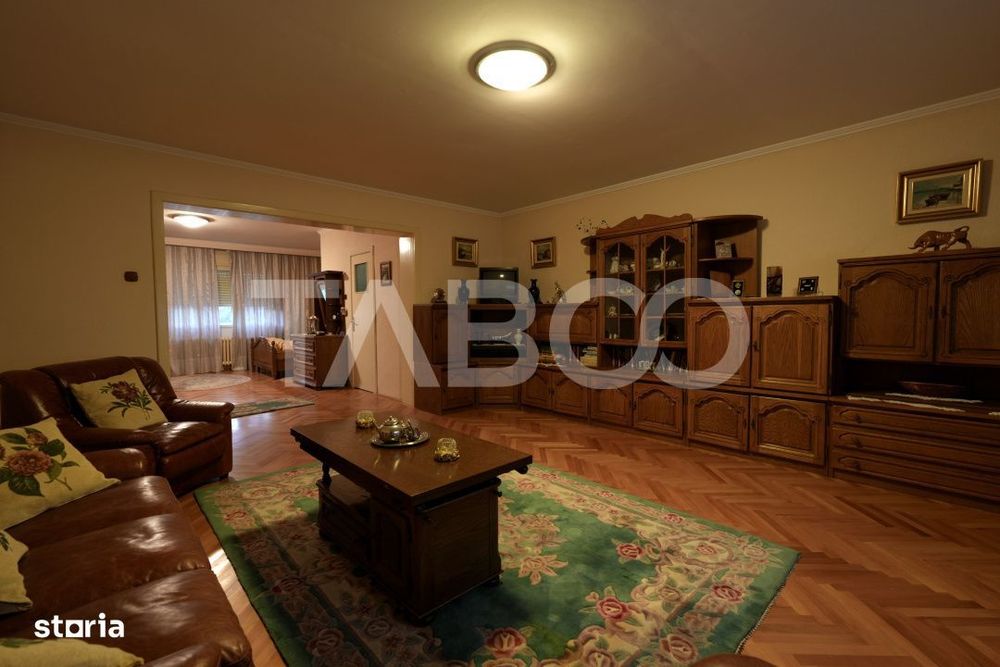 Casa individuala de vanzare cu 5 camere 2 balcoane zona Centrala