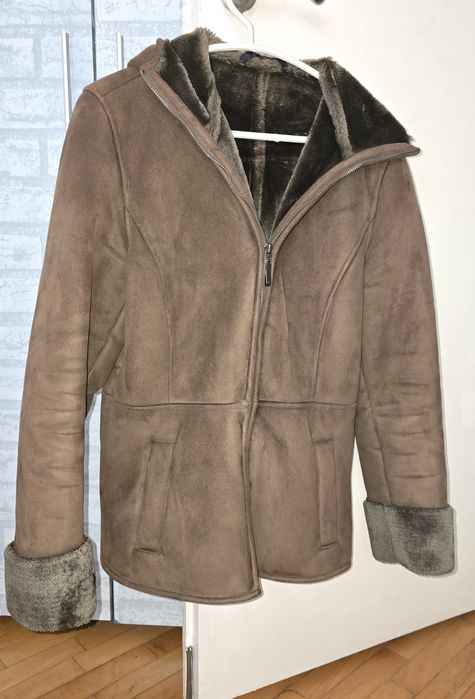 Къс дамски кожух с качулка, която не се сваля, размер 40