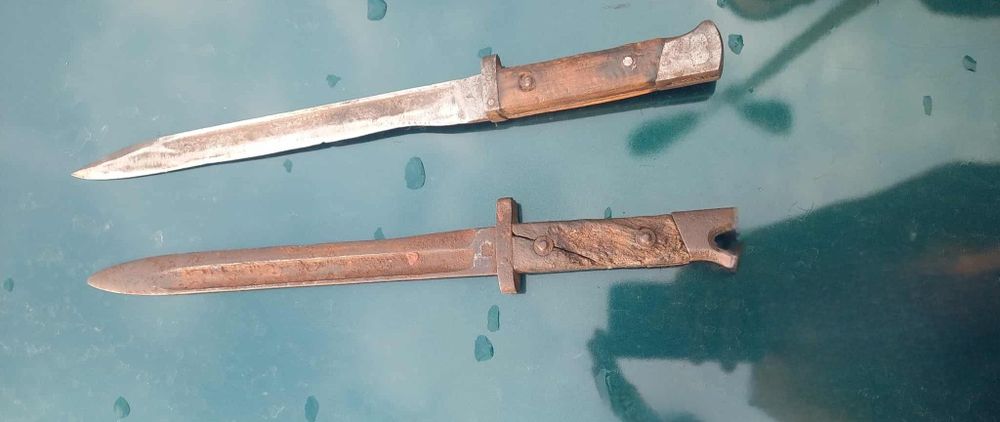 Продавам ножове щик