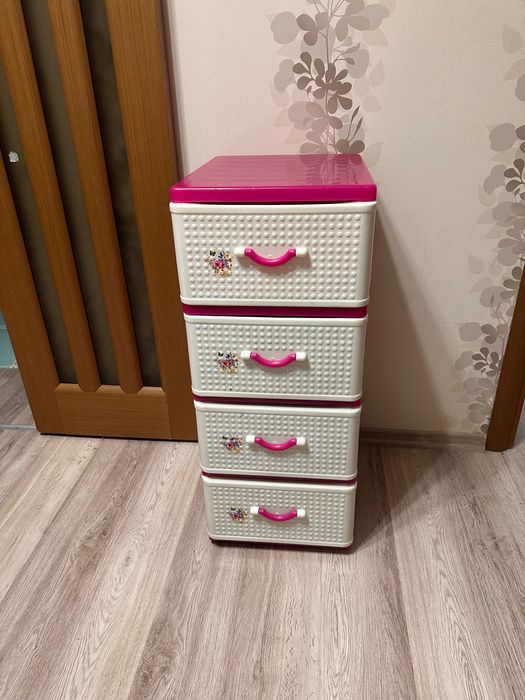 Комод пластиковый на колесах