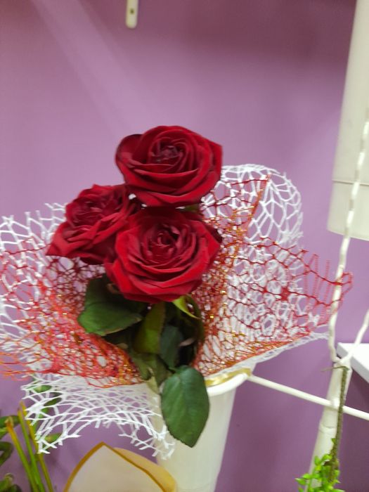 Букети и цветя в саксия за вашия дом и празник