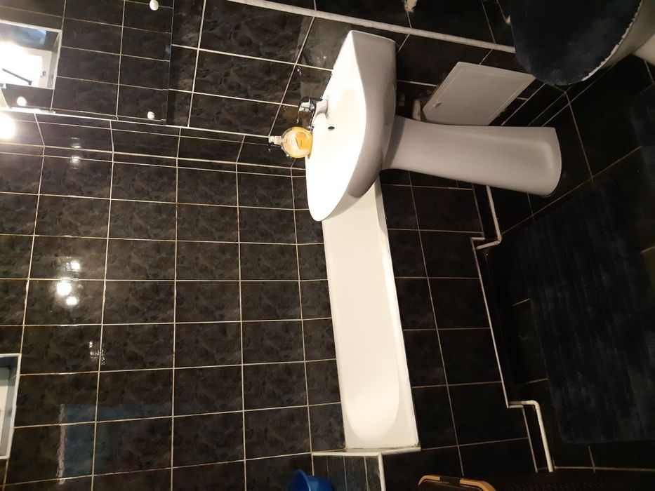 Închiriez ap 2 camere , decomandat
