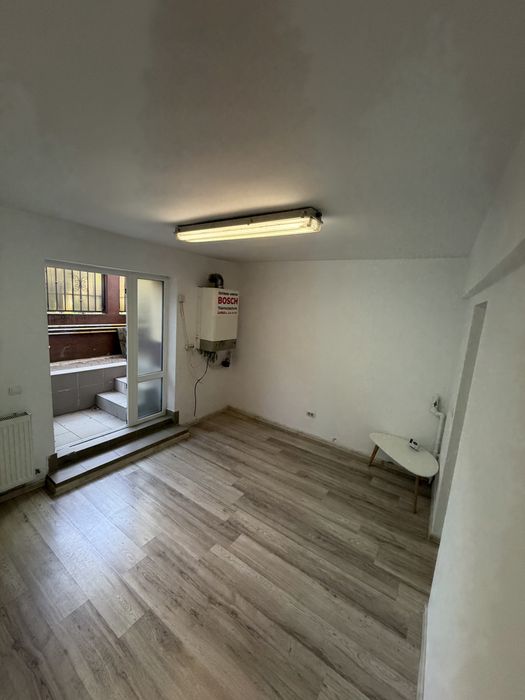 Spatiu birou de inchriat + toaleta