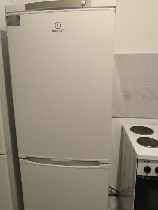 Холодильник indesit