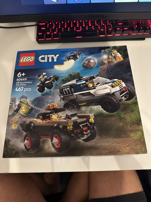 LEGO City Urmarire cu masini de politie off-road 60449