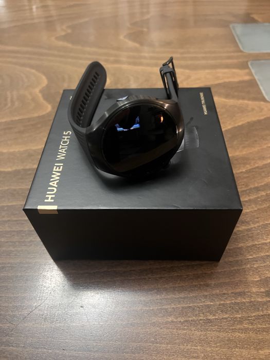 HUAWAEI watch 5 Чисто нов