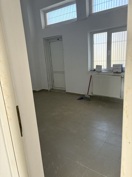 Inchiriez spatiu comercial Str.M.Eminescu vis a vis Biserica Catolica,