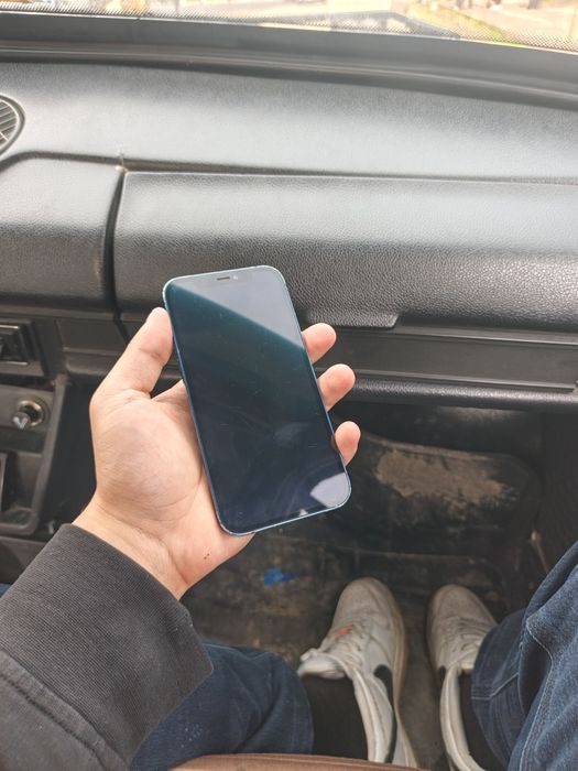 iPhone 12 с гарантией