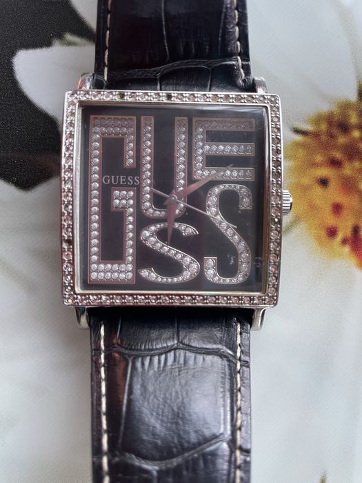 GUESS оригинален часовник