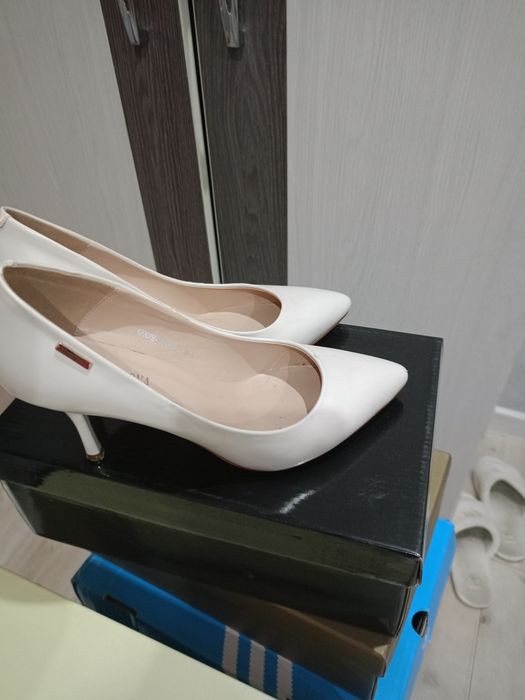 Продам обувь все по 5000 тенге