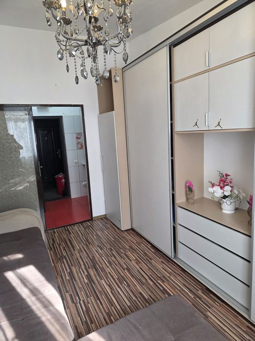 Garsoniera 18m' in stare se vinde mobilata sau goala  piața Pajura