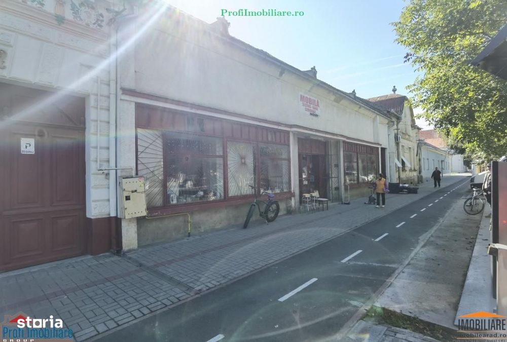 Casa la principala cu spatiu comercial in SANTANA