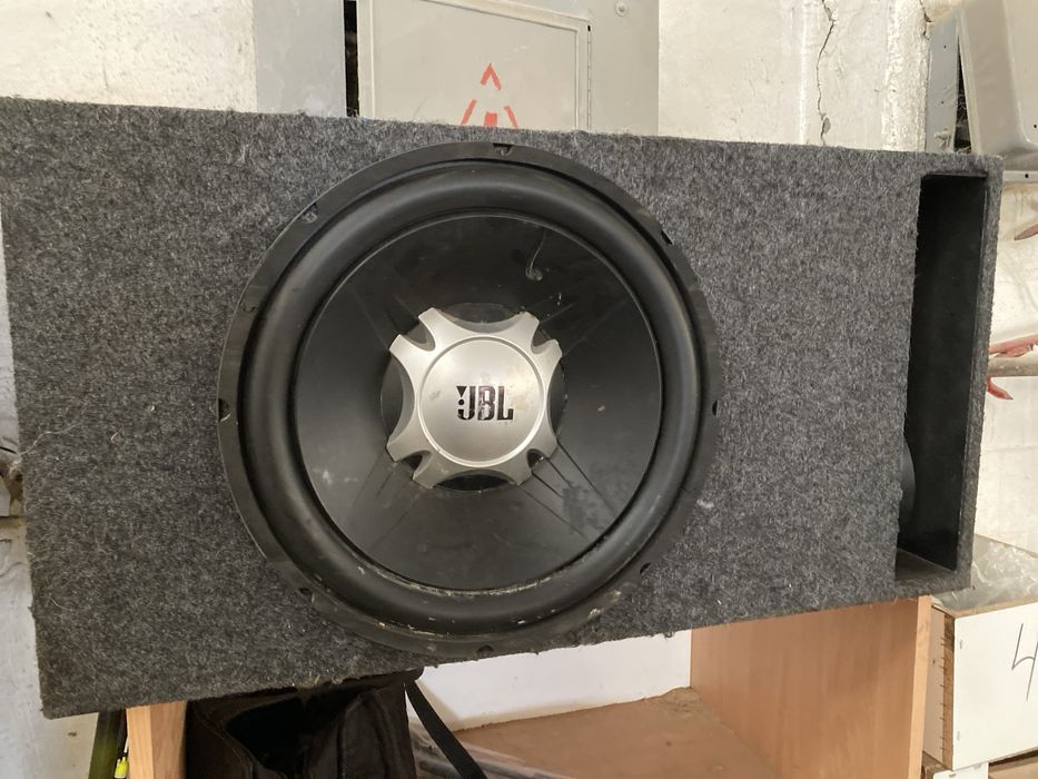 Продам сабвуфер пятнашка