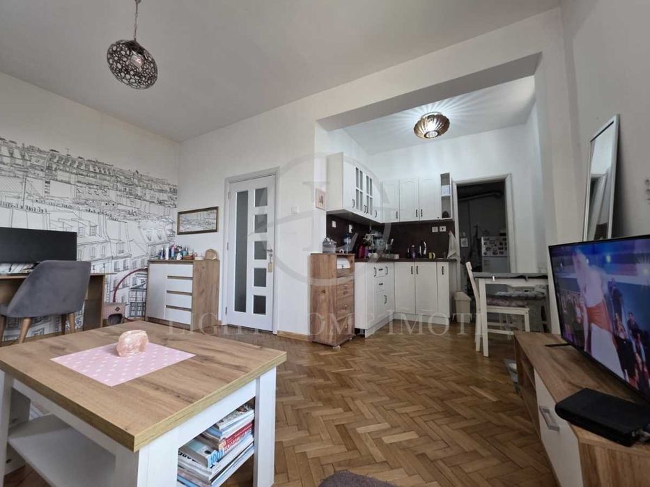 Продава се Едностаен апартамент в Пловдив, Център - 43 кв.м за 2117 €/кв.м - Снимка #3