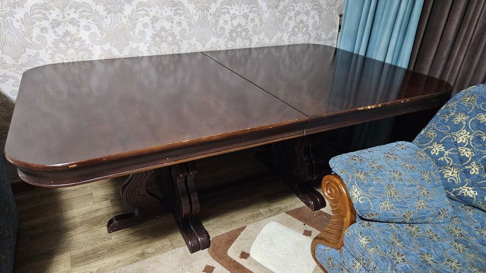 Стол в гостиную.