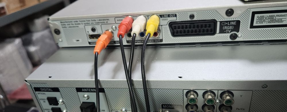 Sistem Sony cu dvd player și telecomandă
