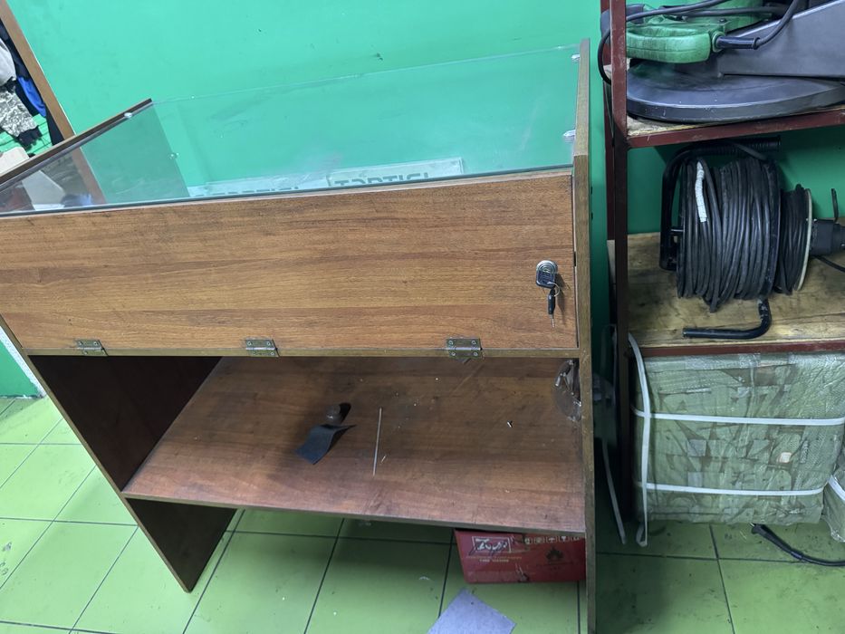 Продам витрины 2 шт б/у недорого