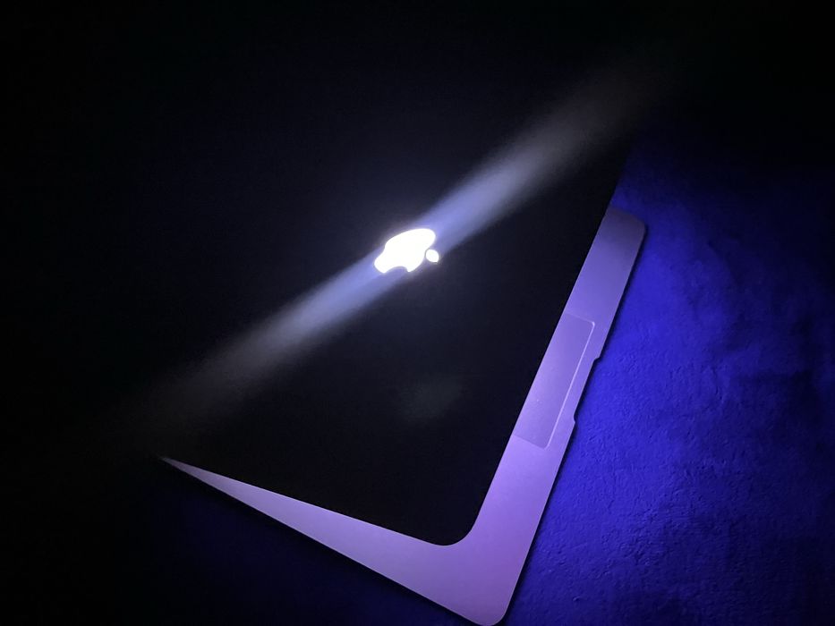 Продам MacBook Air 13”