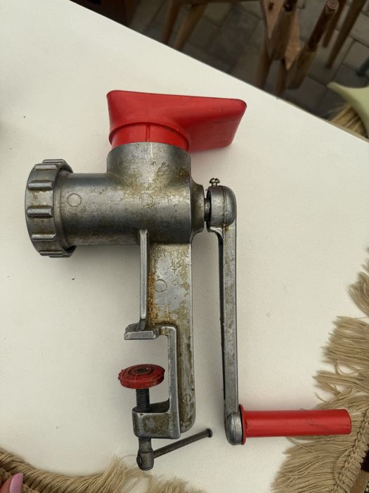 Мясорубка 4000 есть две