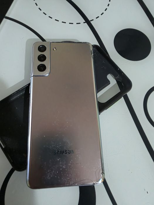 Samsung s21 plus crăpat usor fata spate funcționează impecabil.