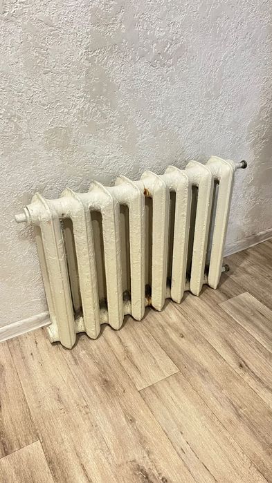Отдам бесплатно . Чугунную батарею..