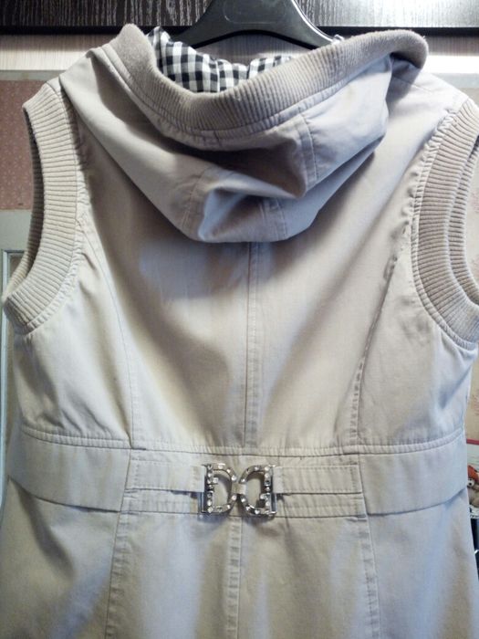 Женская жилетка.