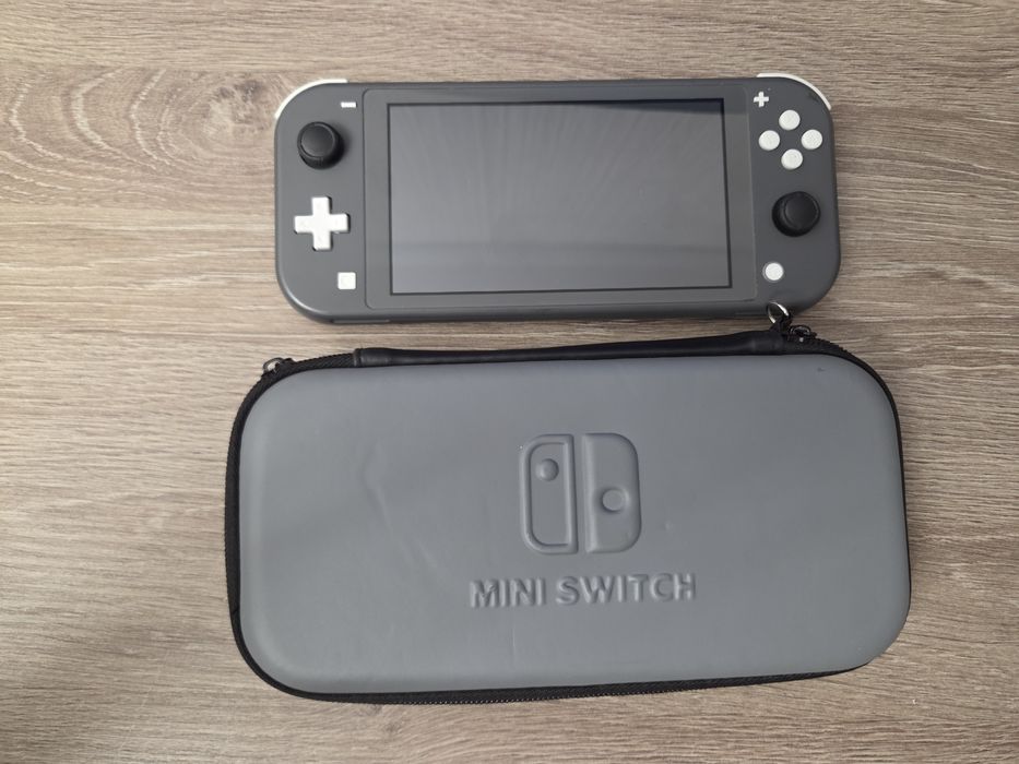 Nintendo switch lite+игра и чехол
