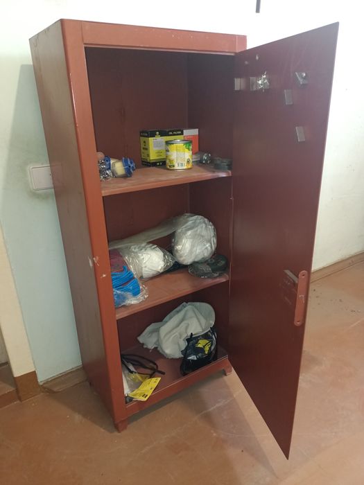 Продам сейф металлический