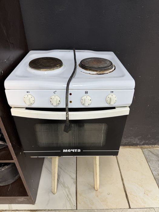 Продам электро плиту с духовкой