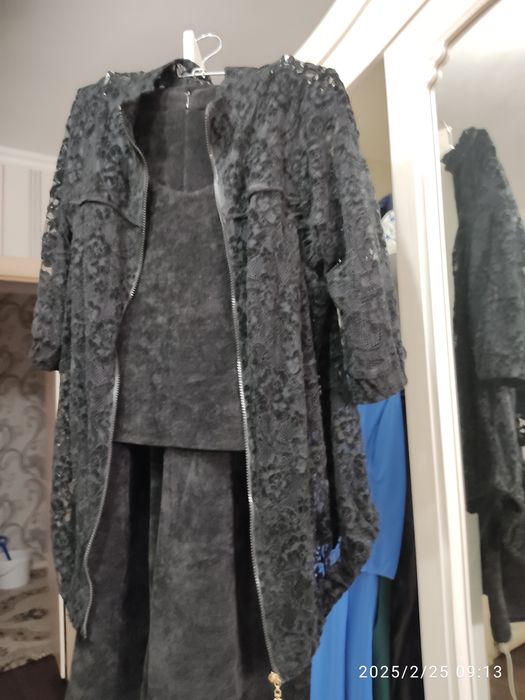 Продаю тройку костюм