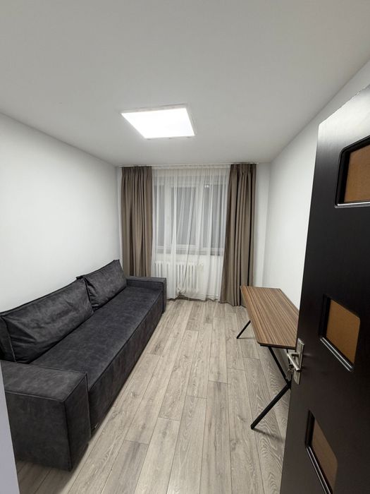 Apartament cu 3 camere decomandate, central, disponibil imediat