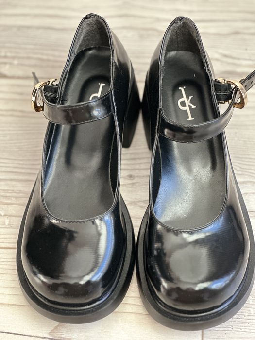 Чисто нови обувки