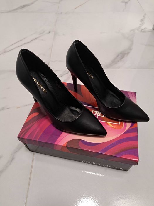 Официални обувки на ток