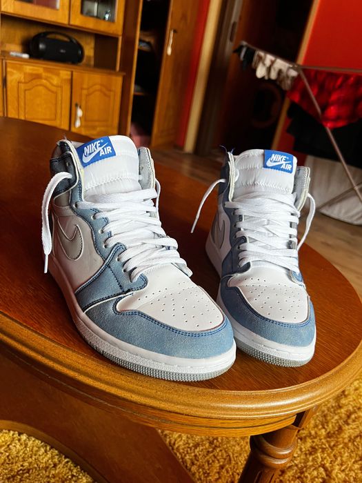 Jordan 1 Hyper Royal