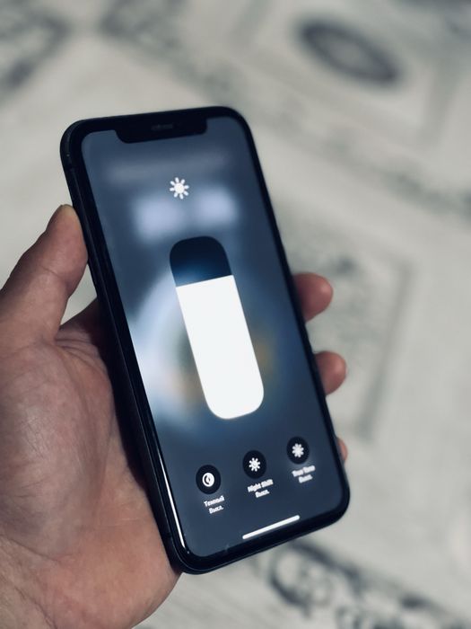 Продам айфон 11