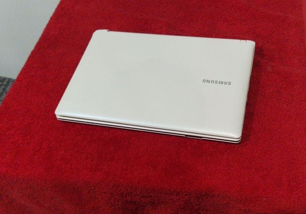 Laptop Samsung funcțional, lipsa butonul de pornire