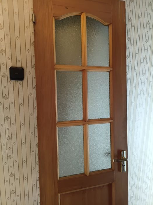 Продам 2 двери 600×2000 б/у