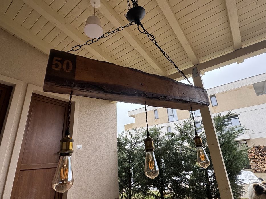 Candelabru rustic din stejar, vechimea lemnului fiind de aprox 100 ani