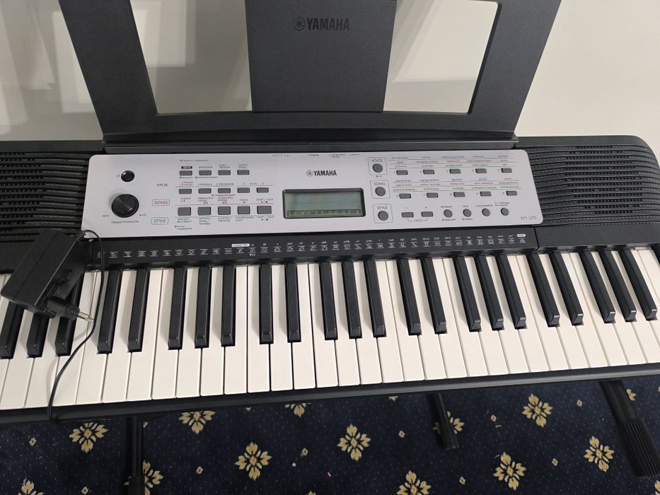 Продам синтезатор ,б/у